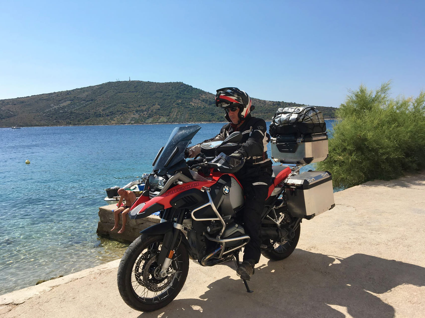 motard allant en croatie avec sa propre moto