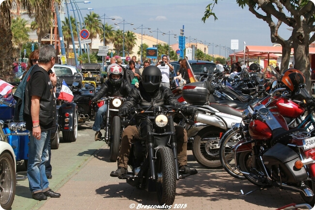 motards roulant lors brescoudos bike week