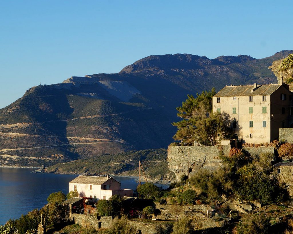 village du cap corse en moto