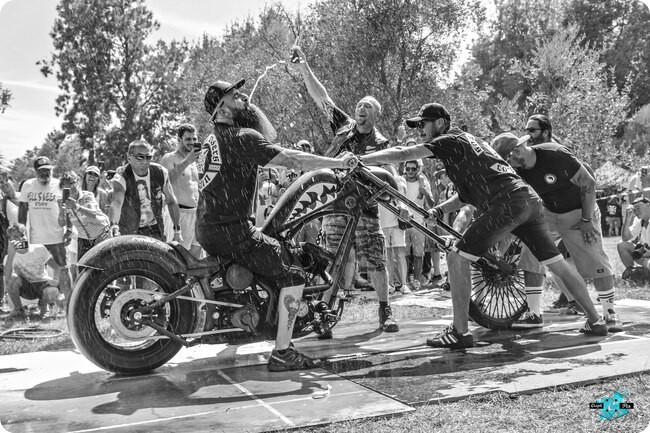 motards au festival hell's week à fréjus