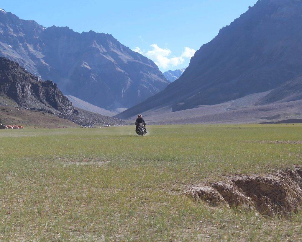 voyage moto himalaya sen sentir seul au monde