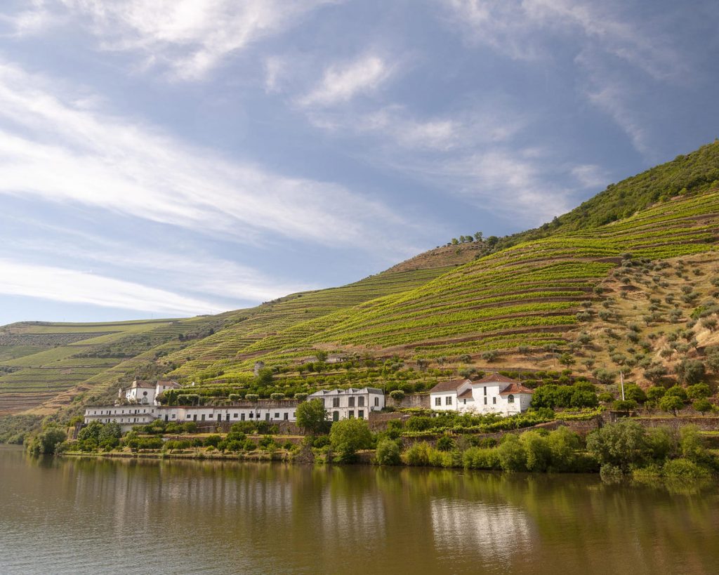 les plus belles routes du portugal en moto la vallée du douro